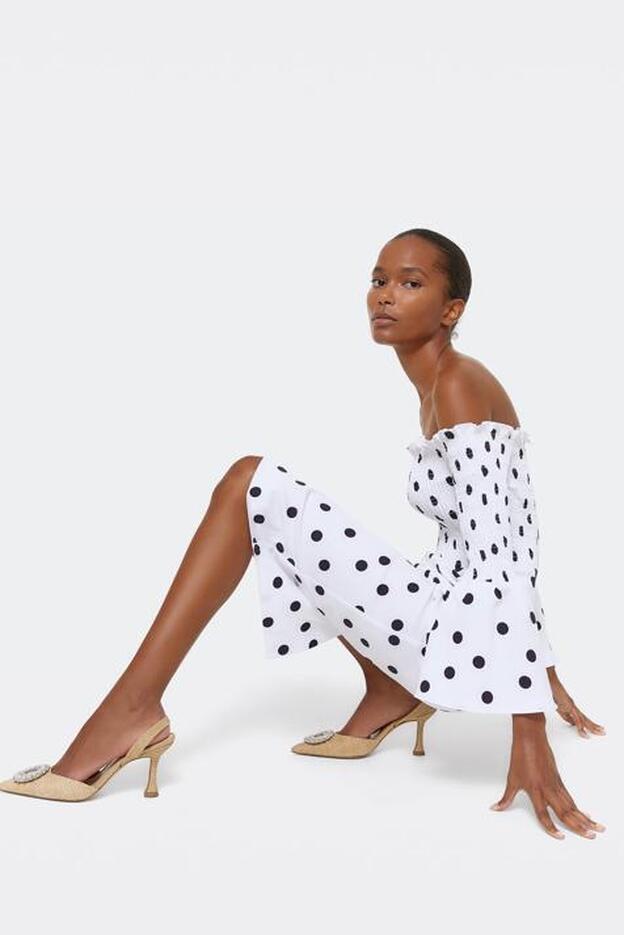 Estos salones de tacón cómodo de la nueva colección de Uterqüe te harán olvidar las zapatillas