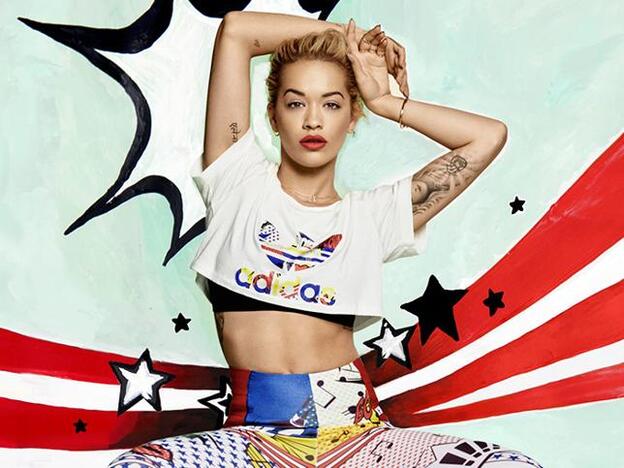 Tres ejercicios para sacarle partido a las bandas elásticas que te compraste en Amazon y que acaban con los brazos de murciélago