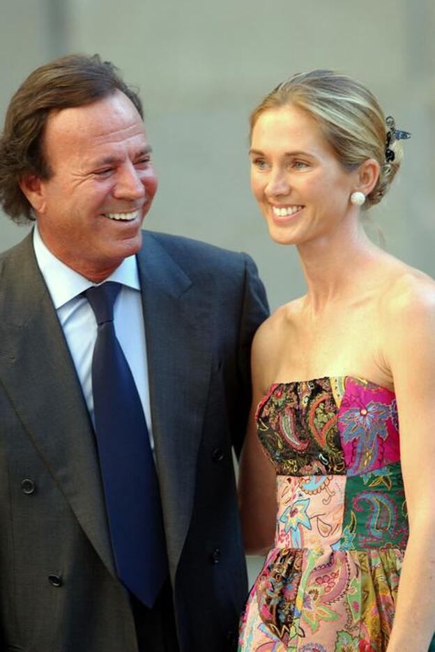 Julio Iglesias: las mujeres de su vida y sus grandes historias de amor (de Isabel Preysler a Miranda, sin dejarnos a Priscilla Presley, Giannina Faccio o Vaitiare)