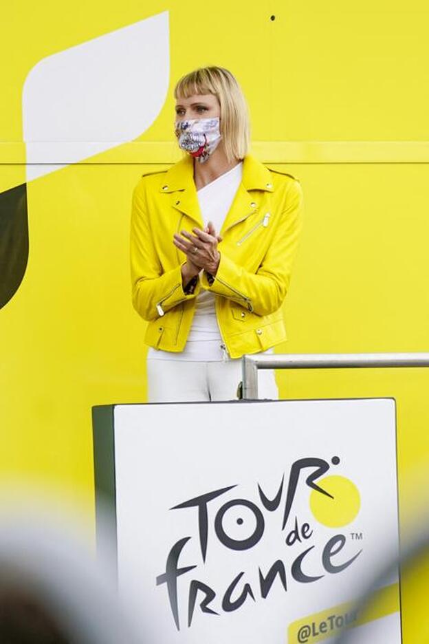 El look más atrevido de Charlene de Mónaco le encantaría a La Vecina Rubia (y lleva un 'zasca' incluido)