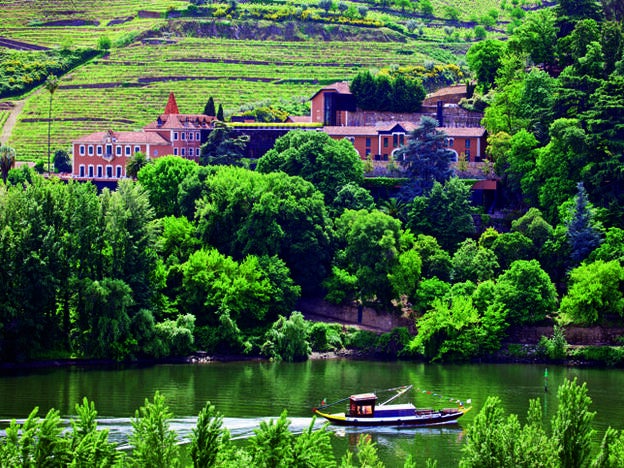 Más info: Quinta de Bale Abraão, Samodães. Lamego. Habitación doble, desde 325 €. (sixsenses.com).