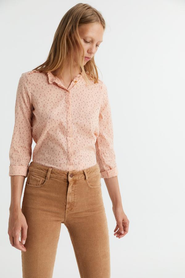 Sfera tiene 10 camisas repletas de estilo que puedes comprar por menos de 10 euros