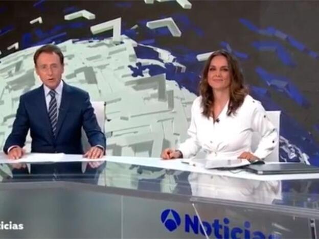 Mónica Carrillo hace una broma sobre su cáncer a lo Matías Prats en su regreso a la televisión