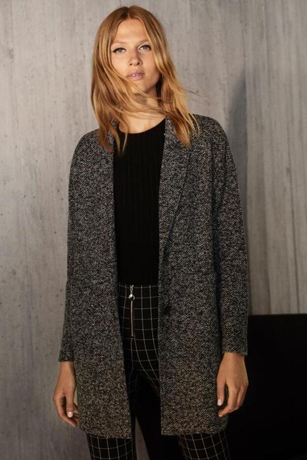 Los cuatro abrigos de entretiempo más prácticos, baratos y bonitos de Lefties que van a arrasar este otoño