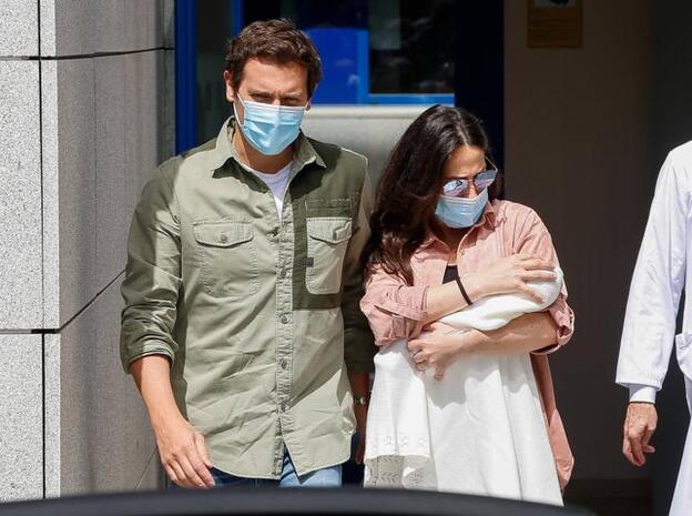 A Malú y Albert Rivera no les queda tiempo para las redes desde que son padres: lo demostramos