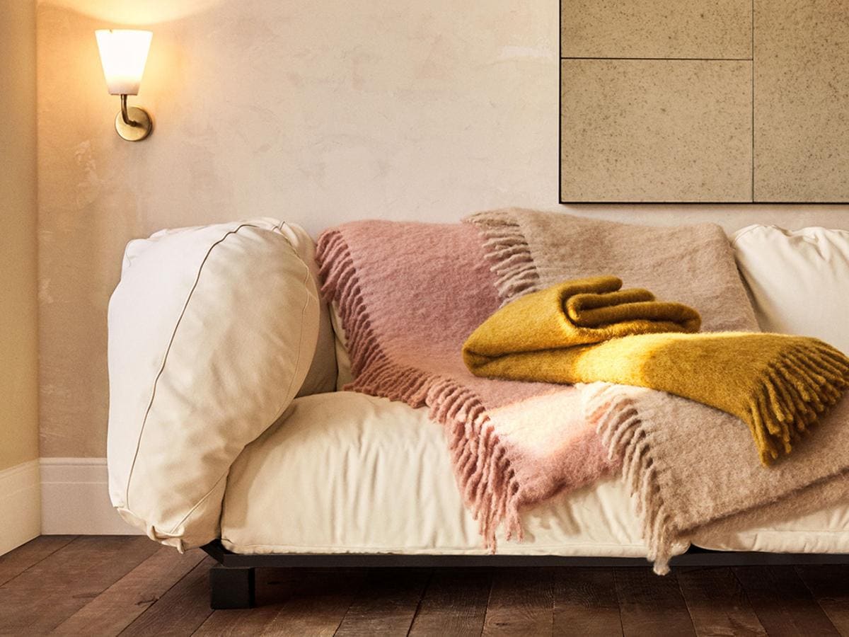 Rápido Heredero domesticar Fotos: Las mantas de sofá más bonitas y calentitas para tus maratones de  series y cine en casa este otoño | Mujer Hoy