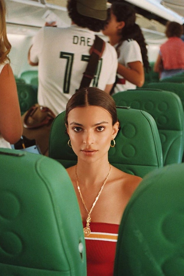 Emily Ratajkowski ha denunciado a un fotógrafo por abuso sexual, pero hay quien duda de su testimonio: ¿por qué no creemos a las modelos?