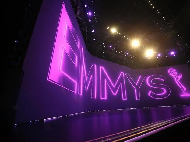 Así será la ceremonia de los Emmy de septiembre de 2020 en tiempos de coronavirus: sin alfombra roja, con las estrellas mostrando glamour desde sus casas y con muchas pantallas