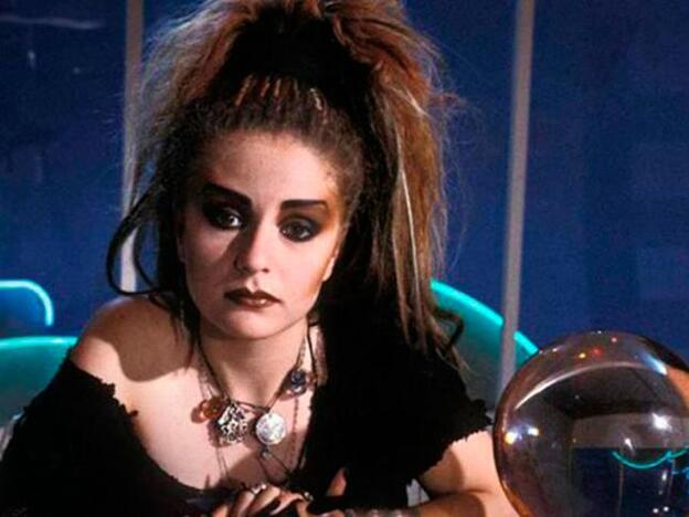 Alaska recupera su trono de reina de la televisión con 'Cine de barrio': repasamos sus hits delante de las cámaras