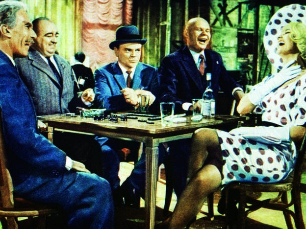 Amantes rubias, espías corruptos, ¿les suena?