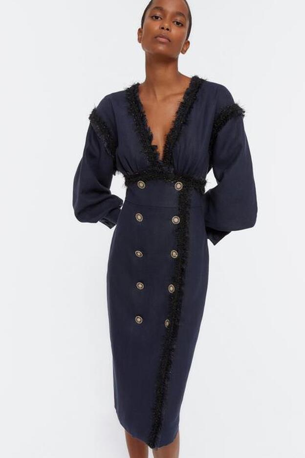 Este vestido de invitada de Uterqüe parece de alta costura (y por eso está agotado)