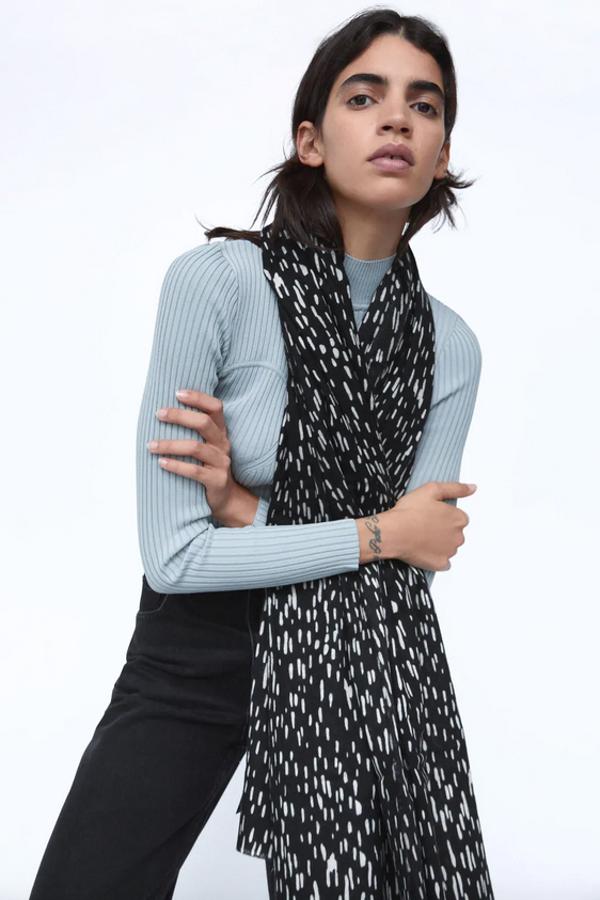 11 pañuelos imprescindibles para conseguir unos looks otoñales impecables