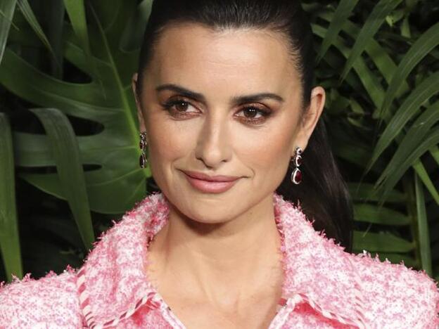 Penélope Cruz, irreconocible con este impactante cambio de look tan rejuvenecedor con pelo rizado que se ha hecho para rodar su nueva película