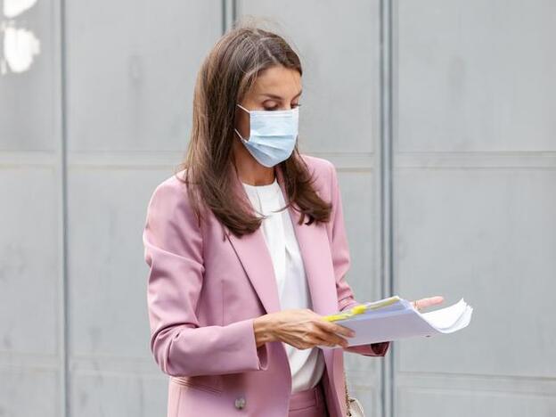 Por qué deberías tener un traje rosa como la Reina Letizia y Kate Middleton en tu armario de otoño