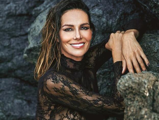 Adriana Abascal y su nueva aventura fashion: "La felicidad es una gimnasia mental"