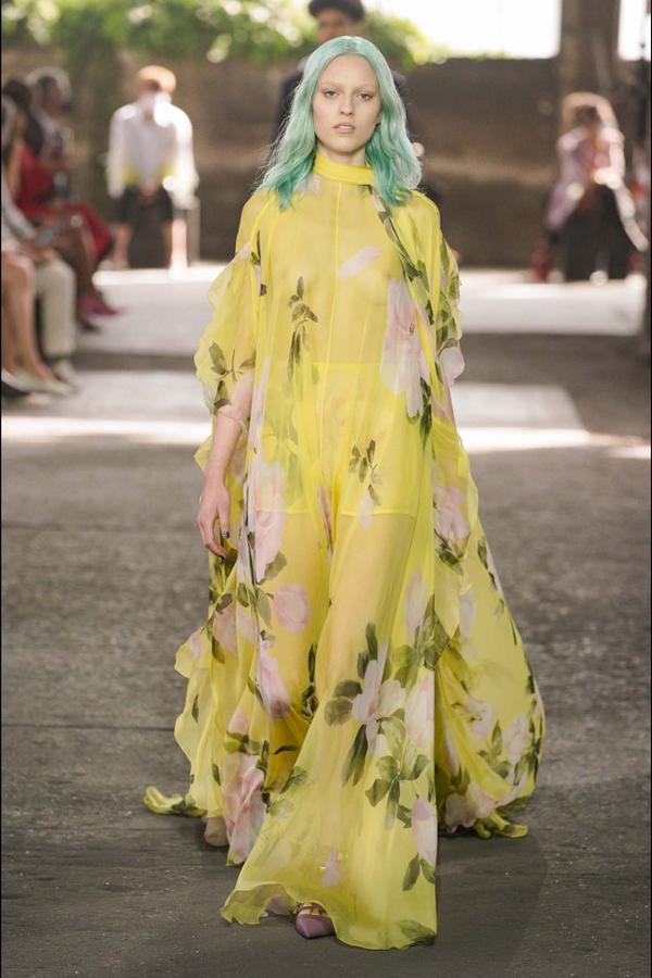 Marionetas en Moschino, Raf Simons en Prada, realidad virtual y desfiles atípicos: lo mejor de la Semana de la Moda de Milán