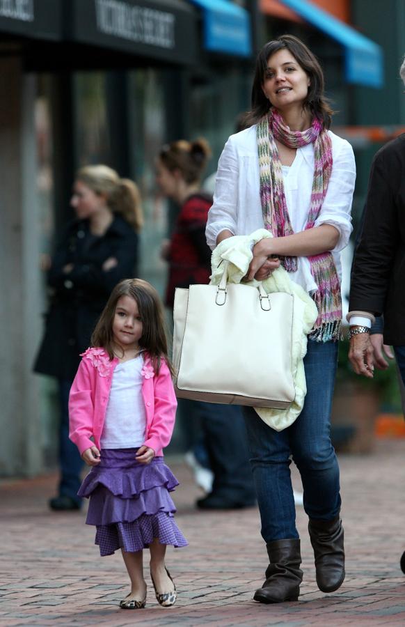 Katie Holmes y Suri Cruise en Boston, en 2009