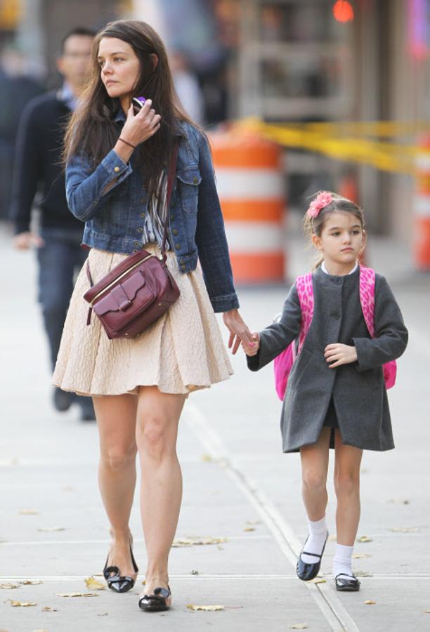 Katie Holmes llevando a Suri al colegio en 2012