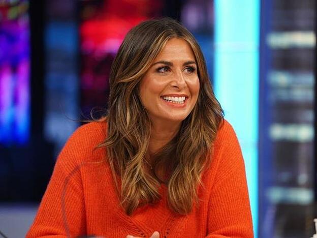 Nuria Roca arriesga y gana con su look más atrevido: cómo combinar de una forma sorprendente esta falda midi de lentejuelas de Zara