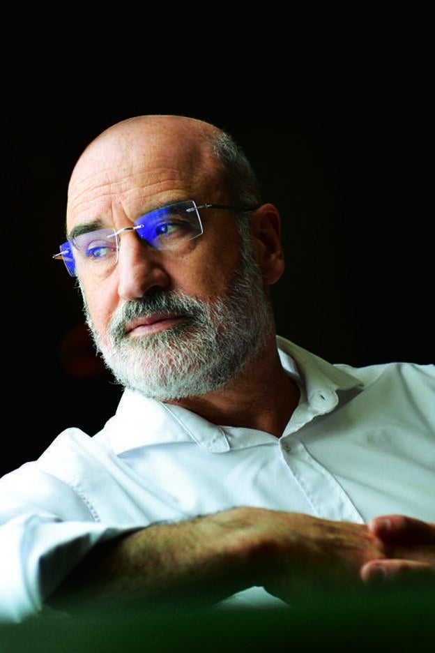 Fernando Aramburu, autor de Patria (serie de HBO incluida): "Las desgracias nos humanizan, generan empatía hacia los demás"