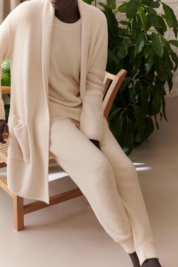 Hemos descubierto dos conjuntos para estar por casa en Oysho que se llevan el primer premio a gustosos, cómodos y calentitos