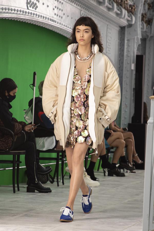 El desfile de Louis Vuitton demuestra que el futuro nunca muere (y no tiene género)