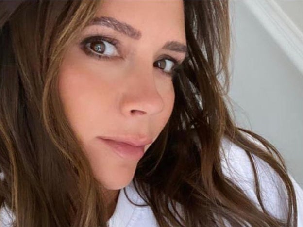Las nuevas barras de labios de Victoria Beckham, inspiradas en su época con las Spice Girls, rejuvenecen la sonrisa e iluminan la cara