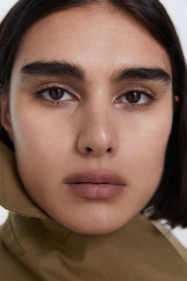 La primera modelo curvy que ha desfilado para Chanel en 10 años se llama Jill Kortleve y seguro te suena su cara de Zara (y no, no es talla grande)