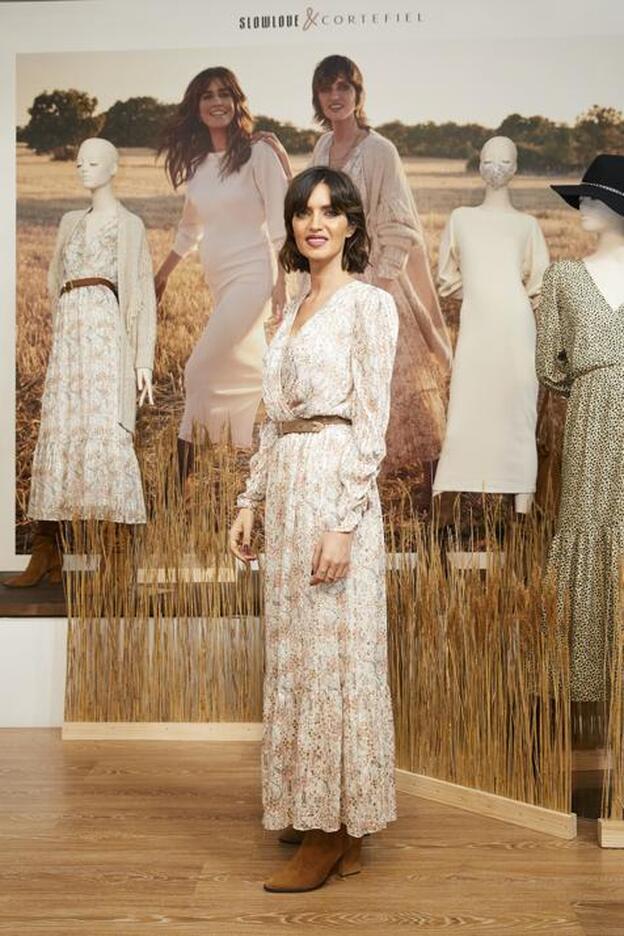 El vestido estampado más romántico del otoño es sostenible y lo ha diseñado Sara Carbonero