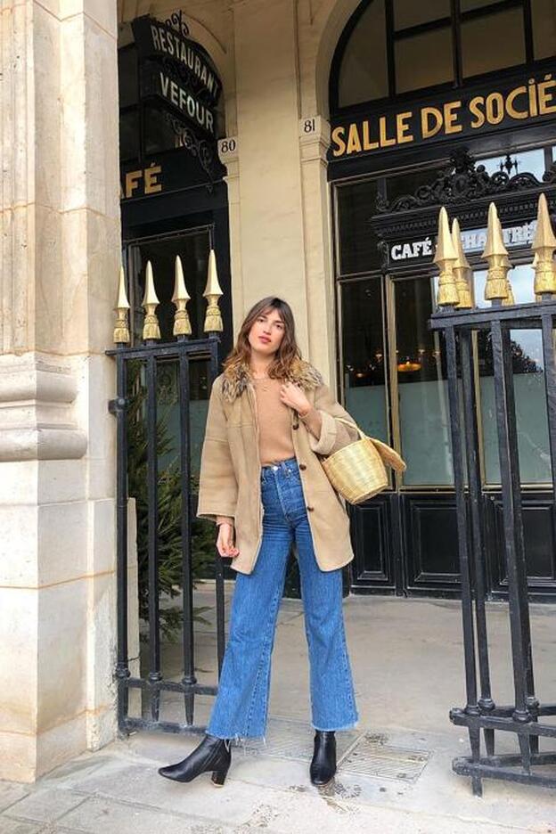 Corte flare y algodón reciclado, así son los vaqueros de Bershka que hacen más delgada por 25 euros