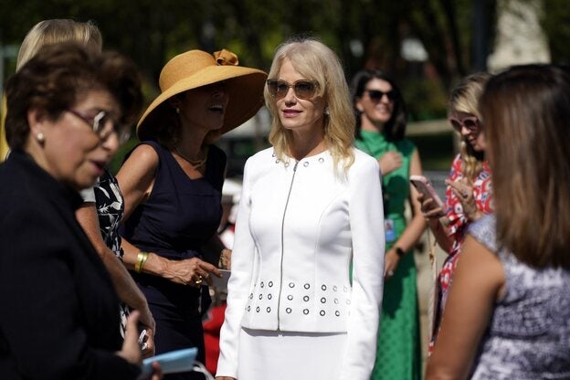 El topo de la Casa Blanca tiene 15 años: Claudia, hija de la ex consejera presidencial Kellyanne Conway, cuenta en TikTok que Donald Trump miente sobre su salud tras contraer COVID