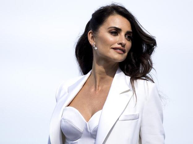 Penélope Cruz estrena nuevo look para el otoño con las mechas rubias que más rejuvenecen a los 40 y el flequillo que más estiliza el óvalo facial