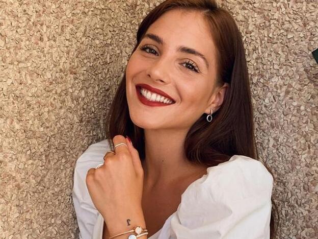 Vestido mini y las botas del momento, así es el look de H&M con el que ha triunfado Andrea Duro