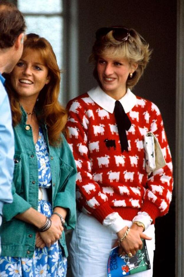 El famoso jersey de ovejas de Lady Di ya puede ser tuyo: desde la versión original a la copia de Zara