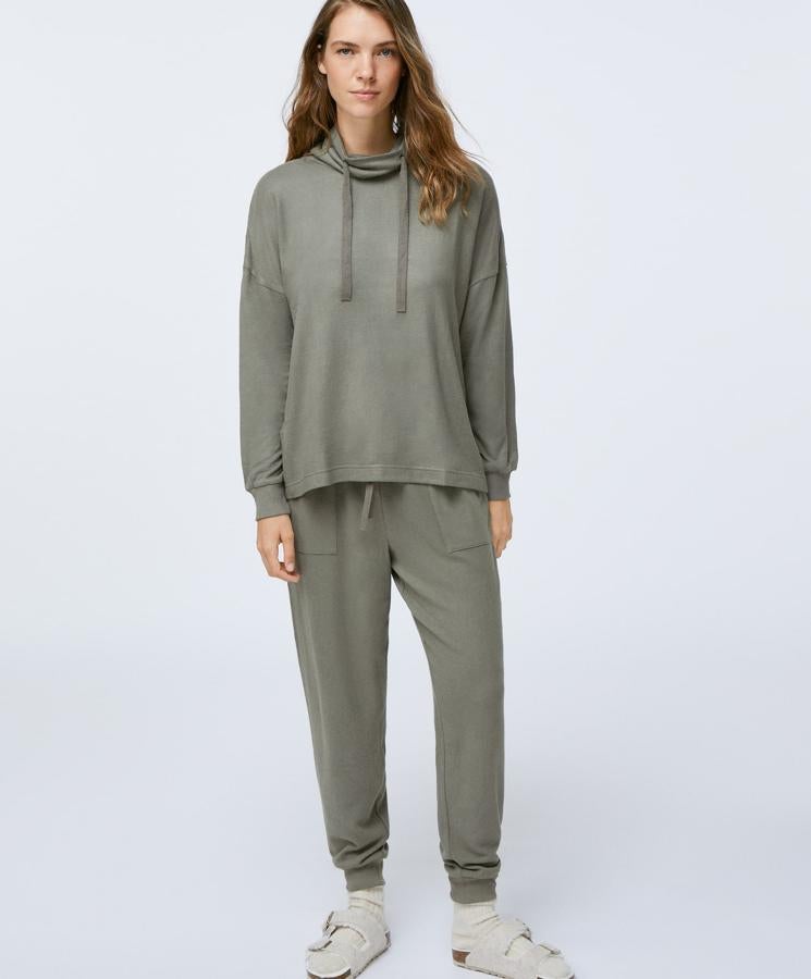 Oysho se apunta a la tendencia comfy con estas 13 cómodas prendas