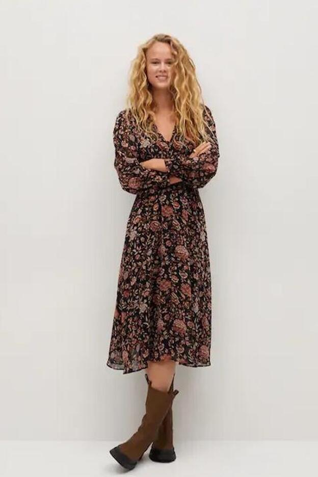 Vestido estampado floral de Mango. (49,99 euros).