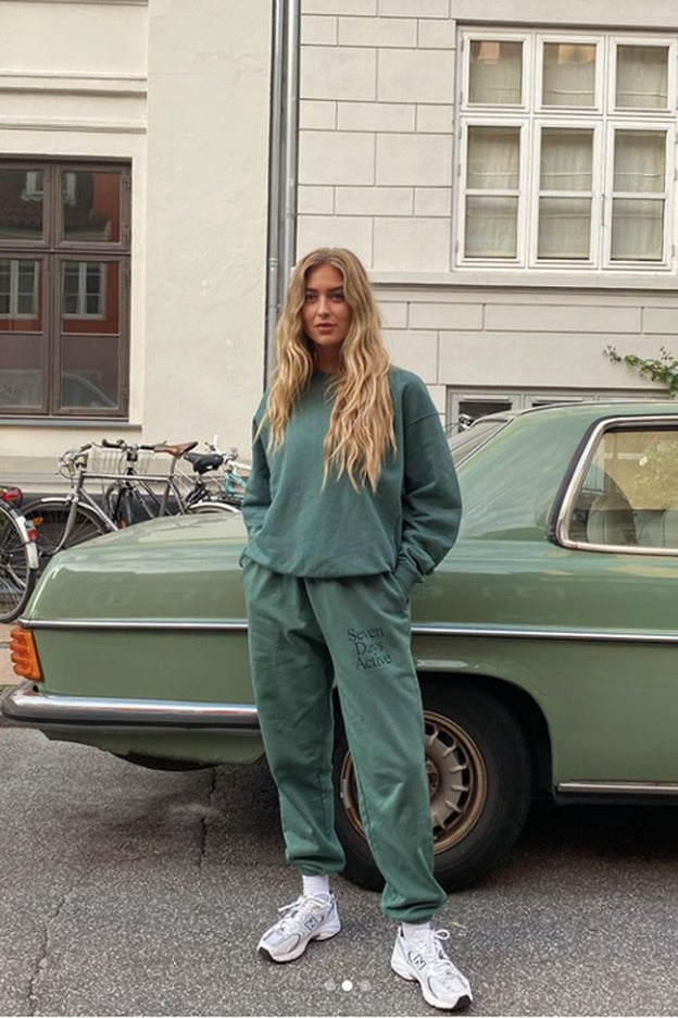 Las tres tendencias del otoño al precio mínimo de Lefties: blazer de cuadros, chándal color block y vestido efecto piel que necesitas en tu armario