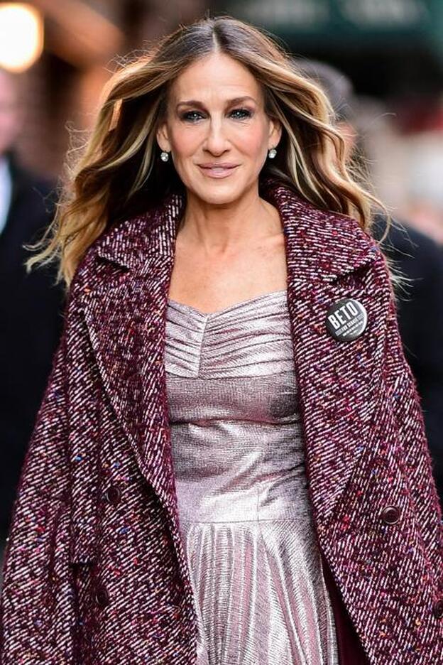 La lección definitiva que nos ha dado Sarah Jessica Parker para llevar con estilo vestidos largos en otoño