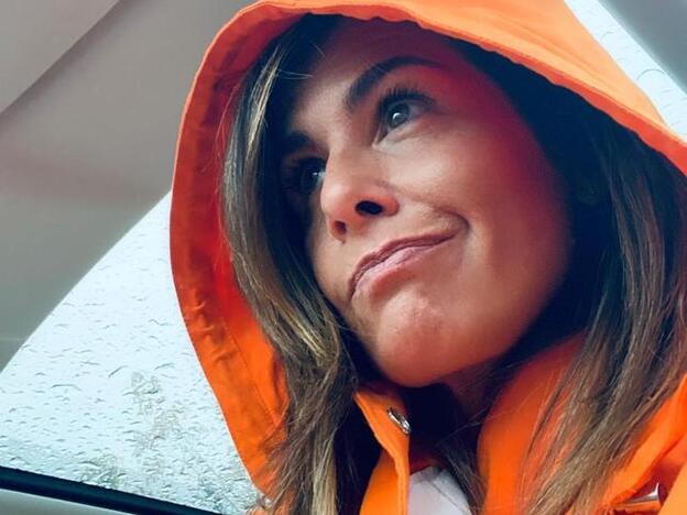 Si vas a comprar un chubasquero, que sea como este tan bonito y original de Nuria Roca