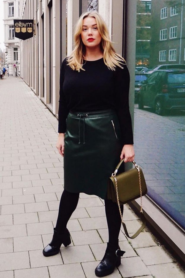 Si eres talla grande y adicta al negro, tienes que ver los tres looks que sí van a funcionar durante toda la temporada