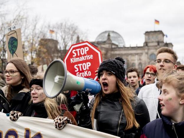 Por qué todo el mundo espera que las chicas de la Generación Z (famosas y activistas) salven la democracia y hasta el planeta