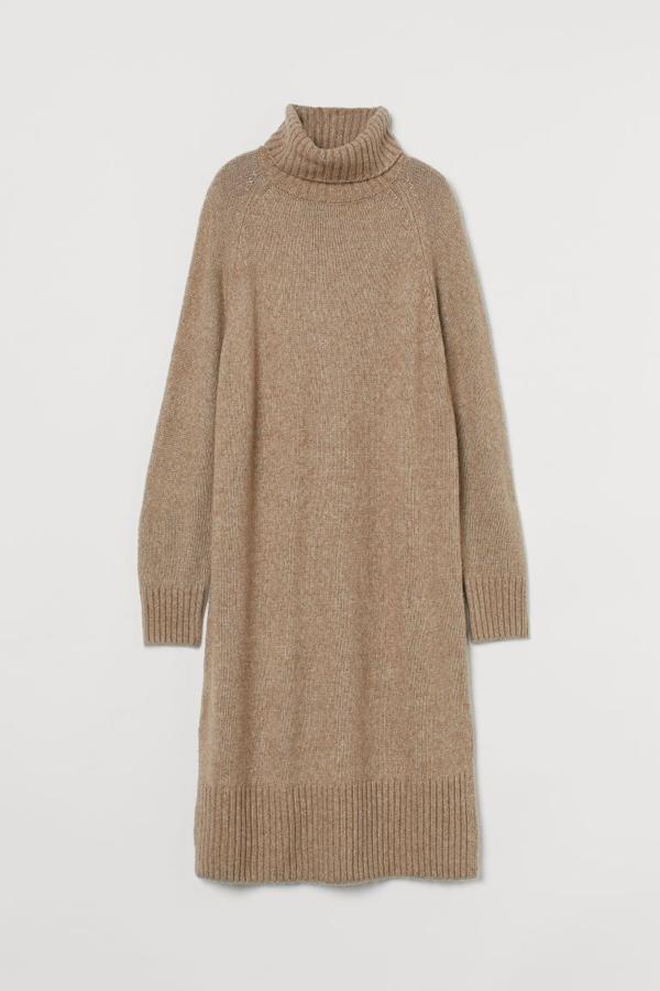 Vestido midi de cuello vuelto en beige jaspeado de H&M: 29,99 euros. Disponible de la XS a la XXL