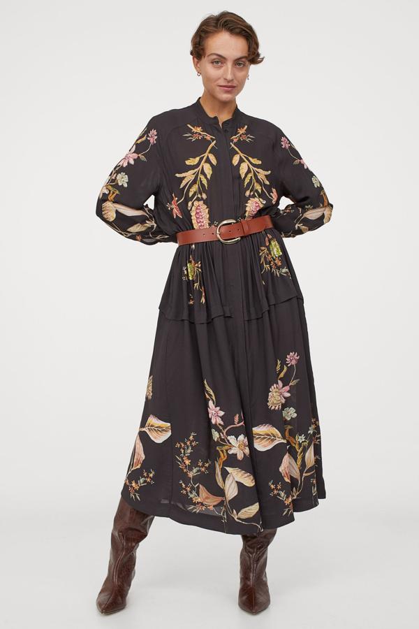 Vestido negro midi de manga larga negro con estampado floral de H&M: 59,99 euros