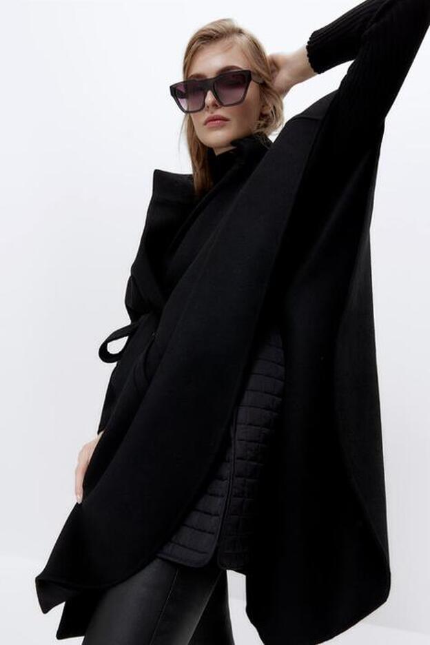 Las capas de Uterqüe con las que tú también querrás apuntarte a la prenda tendencia del otoño