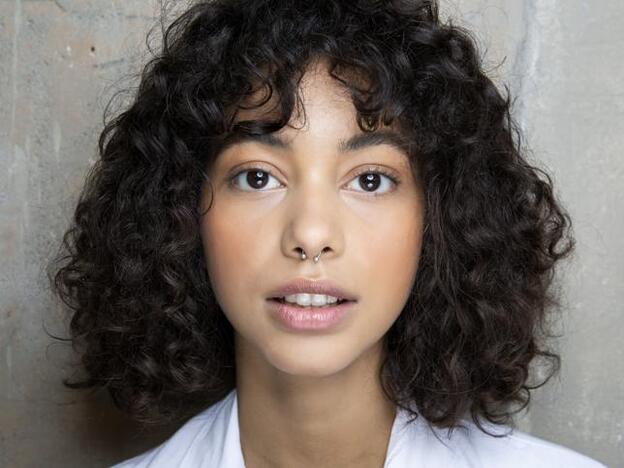 Si quieres recuperar tu pelo rizado natural, este es el corte que debes pedir en tu próximo cambio de look