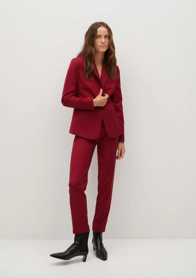 Las blazers rebajadas de Mango que son perfectas para tus looks de oficina y puedes comprar por menos de 30 euros