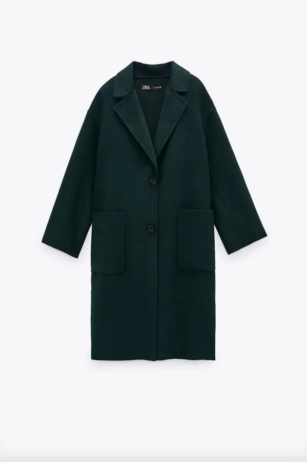 Si buscas un estilismo otoñal impecable apuesta por prendas de abrigo en color caqui