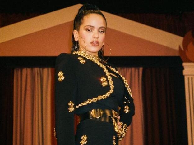 La cazadora bomber de Bershka que se pondría Rosalía y promete arrasar en ventas