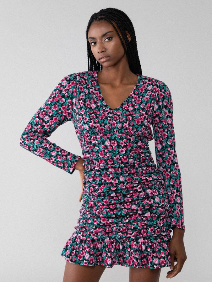 Botines y vestido mini: el combo perfecto que puedes encontrar en Lefties con un 30% de descuento