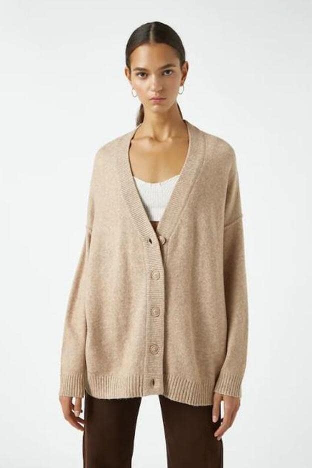 en lugar diseño Comprometido La chaqueta de punto más calentita y barata está en las rebajas de  Pull&Bear (y está disponible en 5 colores muy ponibles) | Mujer Hoy